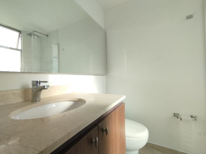 Apartamento de 3 alcobas en arriendo en Loma Del Indio, Medellín, 90 m² · foto 5 de 20