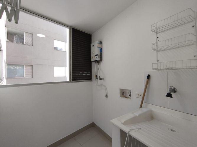 Apartamento de 3 alcobas en arriendo en Loma Del Indio, Medellín, 90 m² · foto 18 de 20