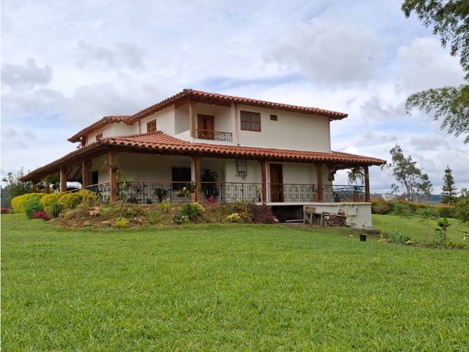 Finca en venta en La Industrial, Marinilla, 358 m² · foto 2 de 11