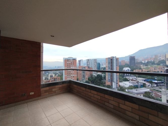 Apartamento de 3 alcobas en arriendo en El Poblado, Medellín, 175 m² · foto 3 de 20