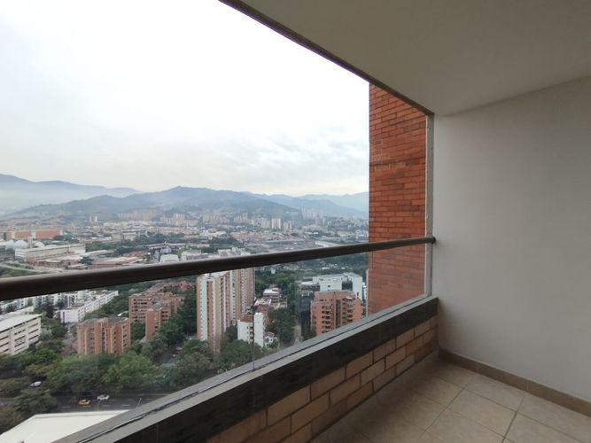 Apartamento de 3 alcobas en arriendo en El Poblado, Medellín, 175 m² · foto 4 de 20