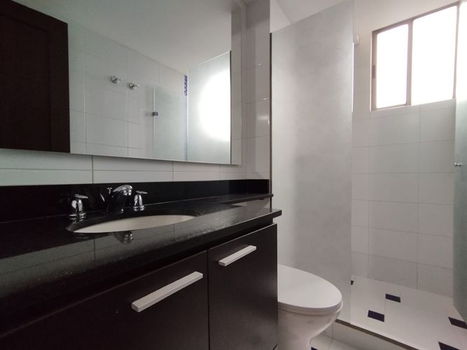 Apartamento de 3 alcobas en arriendo en El Poblado, Medellín, 175 m² · foto 17 de 20
