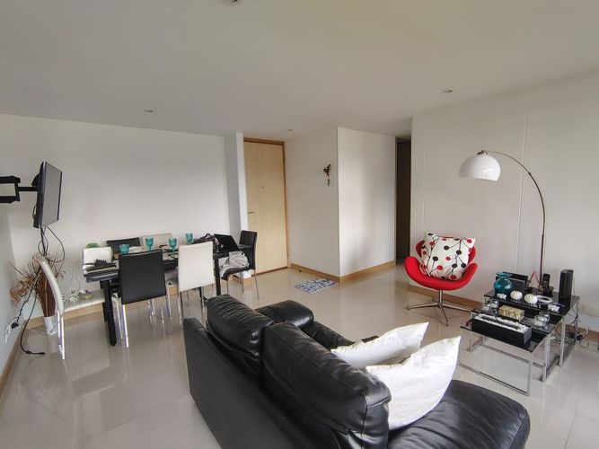 Apartamento de 2 alcobas en arriendo en El Poblado, Medellín, 73 m² · foto 3 de 15