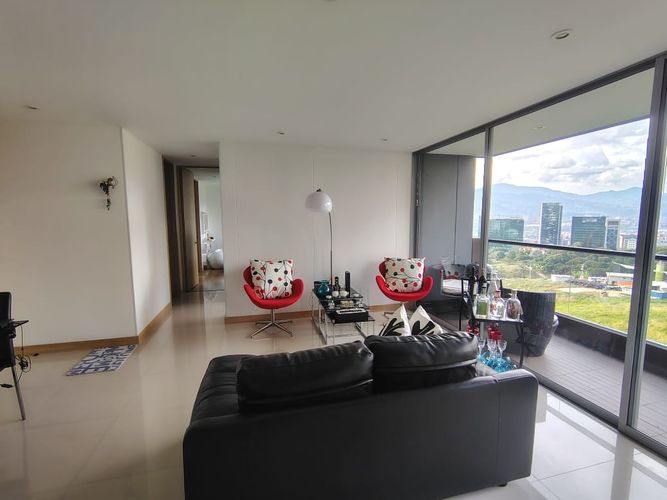 Apartamento de 2 alcobas en arriendo en El Poblado, Medellín, 73 m² · foto 2 de 15