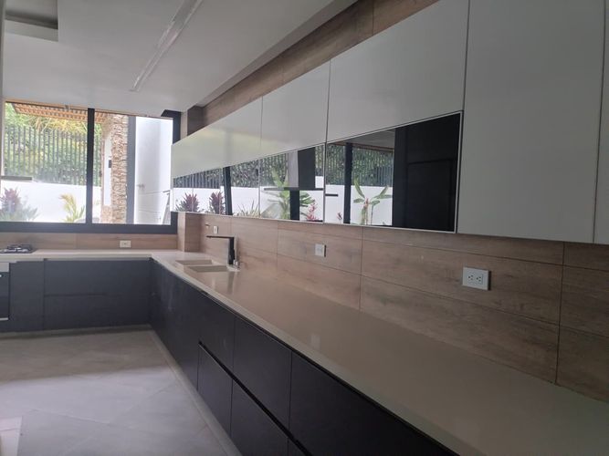 Casa de 3 alcobas en arriendo en El Poblado, Medellín, 600 m² · foto 9 de 20