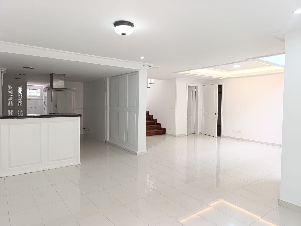 Casa en arriendo en El Poblado, Medellín · foto 3 de 18