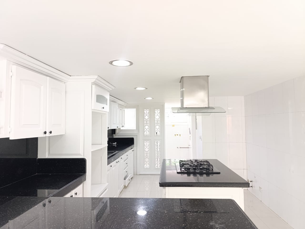 Casa en arriendo en El Poblado, Medellín · foto 6 de 18