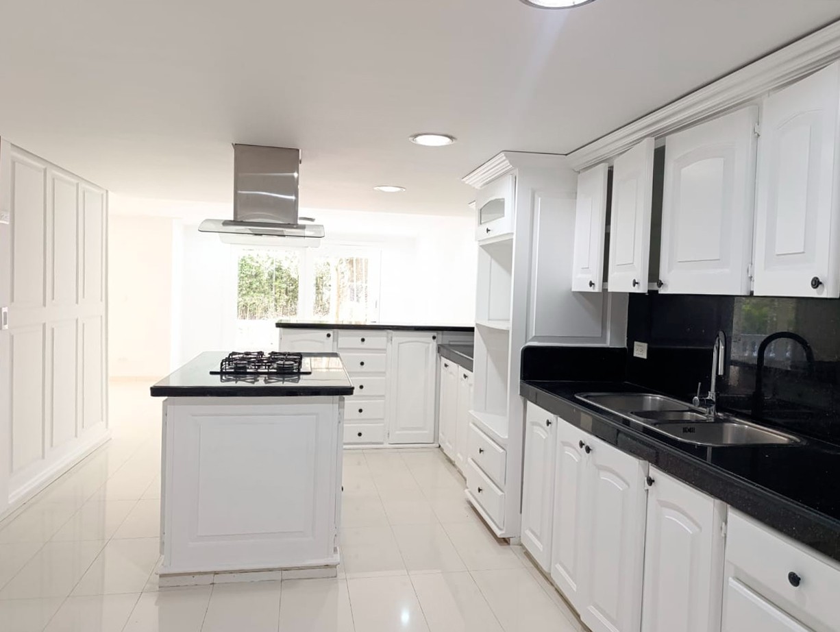 Casa en arriendo en El Poblado, Medellín · foto 7 de 18