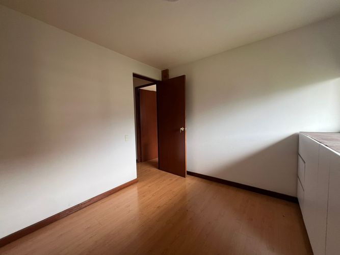 Apartamento de 2 alcobas en arriendo en El Poblado, Medellín, 77 m² · foto 8 de 14