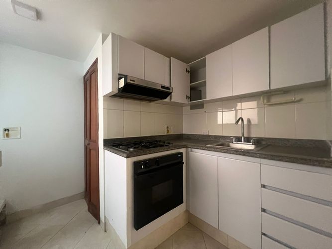Apartamento de 2 alcobas en arriendo en El Poblado, Medellín, 77 m² · foto 5 de 14