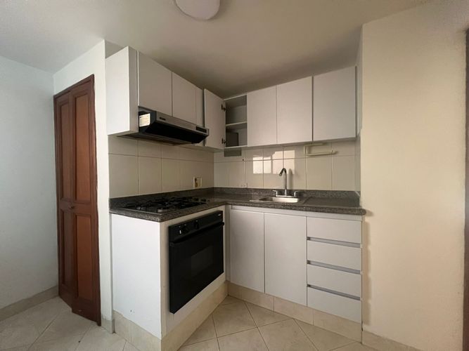 Apartamento de 2 alcobas en arriendo en El Poblado, Medellín, 77 m² · foto 4 de 14