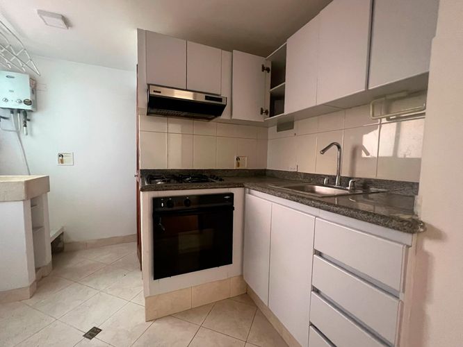 Apartamento de 2 alcobas en arriendo en El Poblado, Medellín, 77 m² · foto 6 de 14