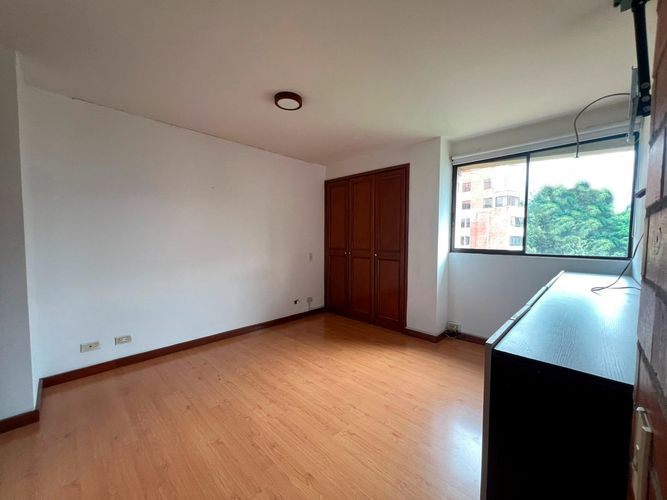 Apartamento de 2 alcobas en arriendo en El Poblado, Medellín, 77 m² · foto 11 de 14