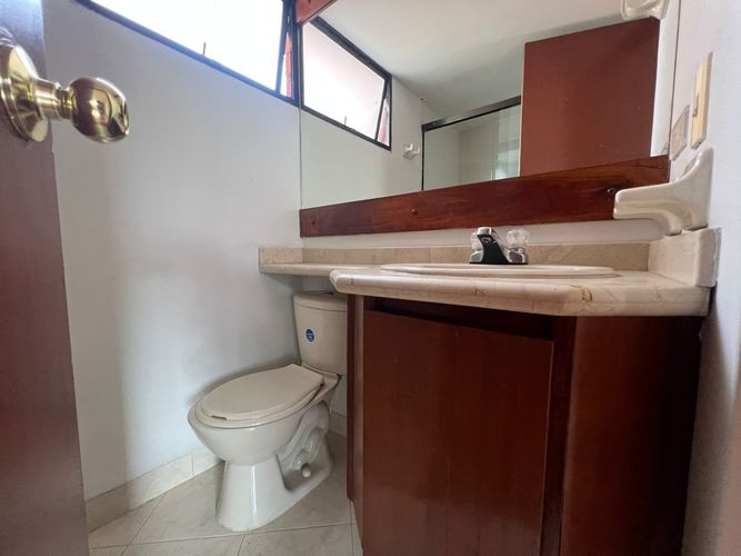 Apartamento de 2 alcobas en arriendo en El Poblado, Medellín, 77 m² · foto 13 de 14