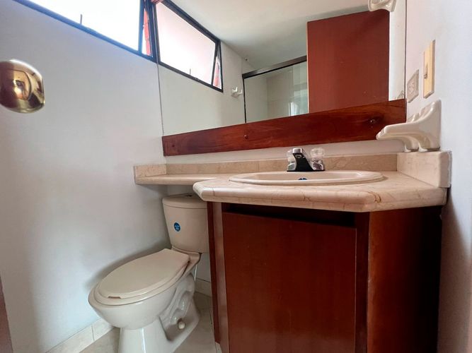 Apartamento de 2 alcobas en arriendo en El Poblado, Medellín, 77 m² · foto 12 de 14