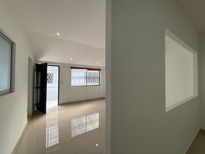 Consultorio en venta en San Vicente, Cali, 40 m² · foto 2 de 14