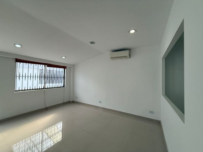 Consultorio en venta en San Vicente, Cali, 40 m² · foto 8 de 14