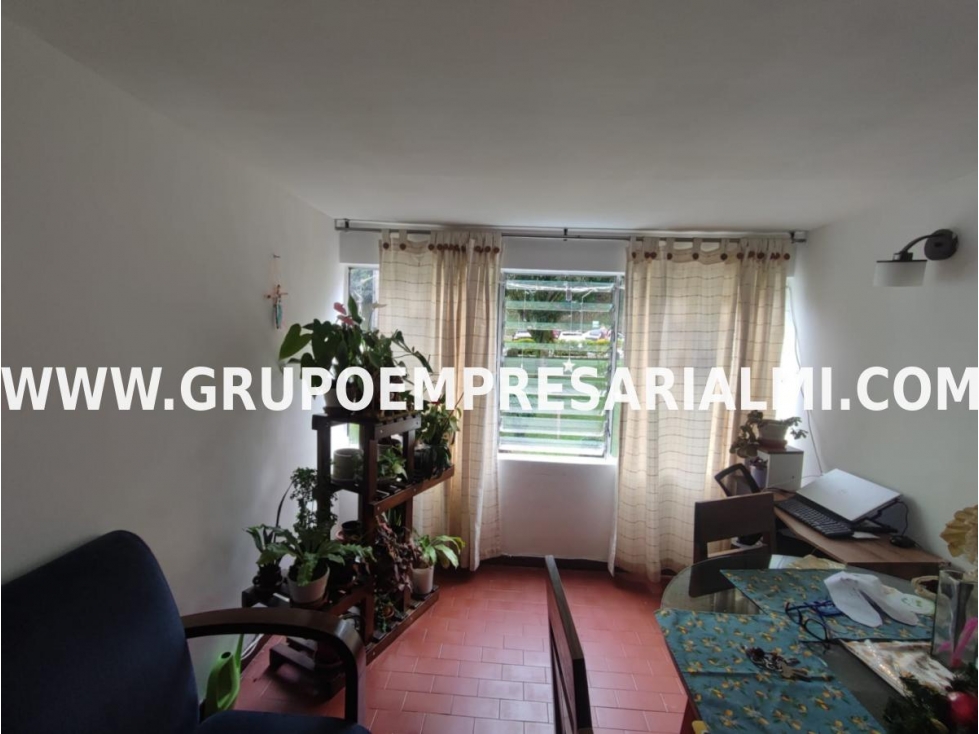 Apartamento en venta en La milagrosa, Medellín 2