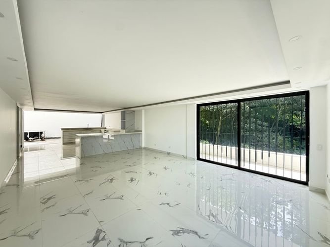 Casa de 3 alcobas en venta en Llano Grande, Rionegro, 320 m² · foto 2 de 24