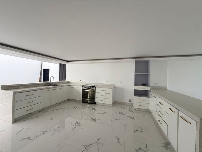Casa de 3 alcobas en venta en Llano Grande, Rionegro, 320 m² · foto 4 de 24