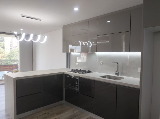 Apartamento de 1 alcoba en venta en El Poblado, Medellín, 63 m² · foto 3 de 15