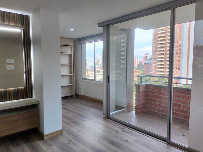 Apartamento de 1 alcoba en venta en El Poblado, Medellín, 63 m² · foto 2 de 15