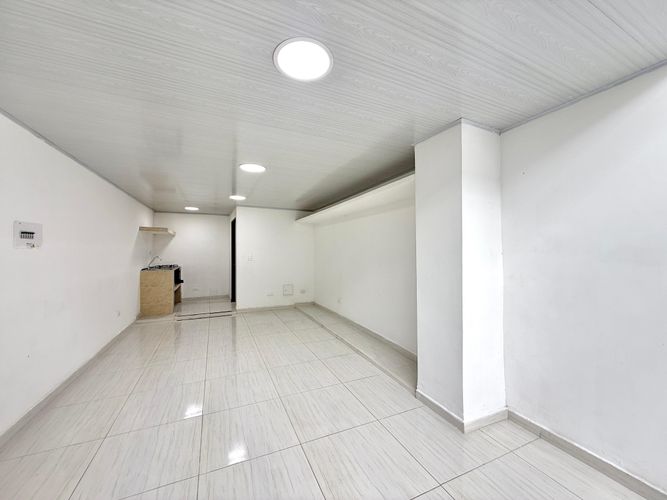 Local en arriendo en Sector Lago Uribe, Pereira, 32 m² · foto 3 de 8