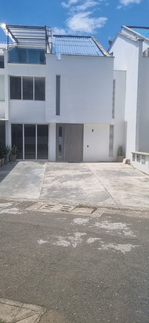 Casa de 6 alcobas en venta en Ciudad Jardin, Cali, 251 m² · foto 2 de 23