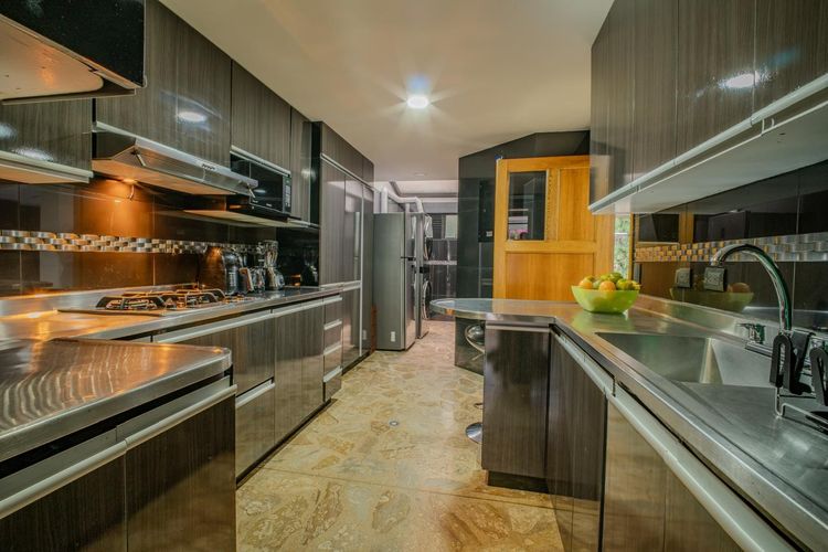 Casa de 4 alcobas en arriendo en El Poblado, Medellín, 300 m² · foto 6 de 20