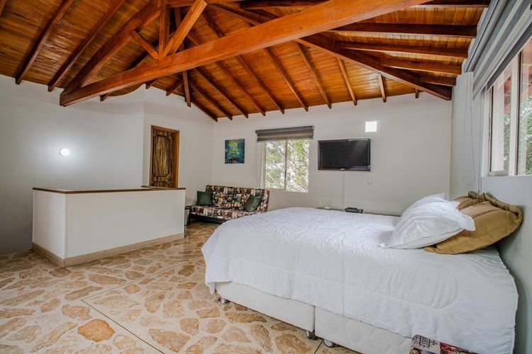 Casa de 4 alcobas en arriendo en El Poblado, Medellín, 300 m² · foto 13 de 20