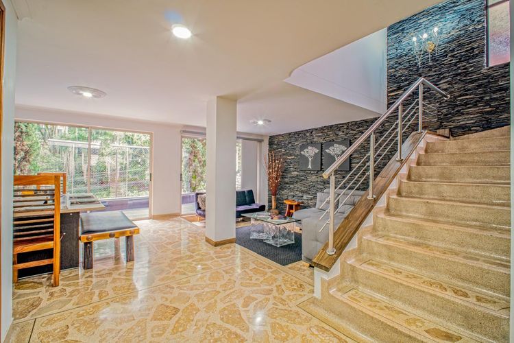 Casa de 4 alcobas en arriendo en El Poblado, Medellín, 300 m² · foto 2 de 20