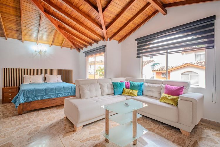 Casa de 4 alcobas en arriendo en El Poblado, Medellín, 300 m² · foto 9 de 20
