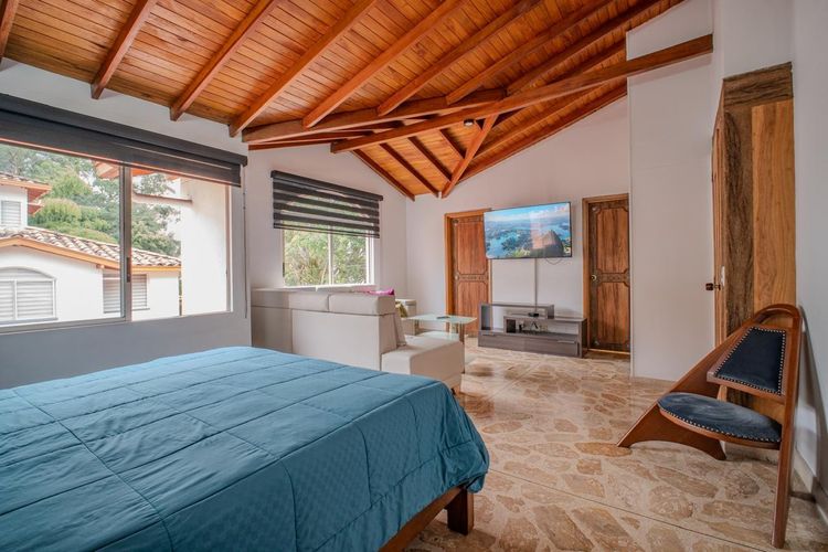 Casa de 4 alcobas en arriendo en El Poblado, Medellín, 300 m² · foto 11 de 20