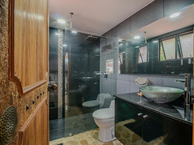 Casa de 4 alcobas en arriendo en El Poblado, Medellín, 300 m² · foto 19 de 20