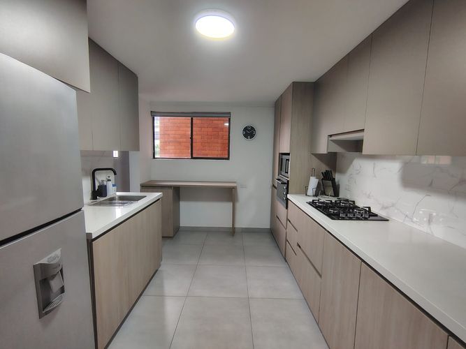 Apartamento de 2 alcobas en arriendo en El Poblado, Medellín, 82 m² · foto 5 de 17