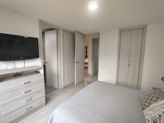 Apartamento de 2 alcobas en arriendo en El Poblado, Medellín, 82 m² · foto 12 de 17