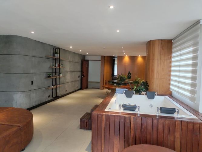 Apartamento de 3 alcobas en venta en El Poblado, Medellín, 185 m² · foto 2 de 18