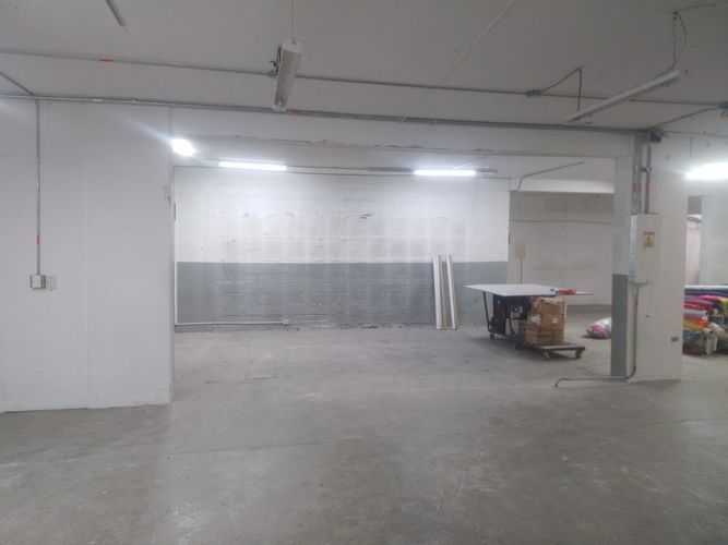Bodega en venta en El Poblado, Medellín, 1490 m² · foto 2 de 19