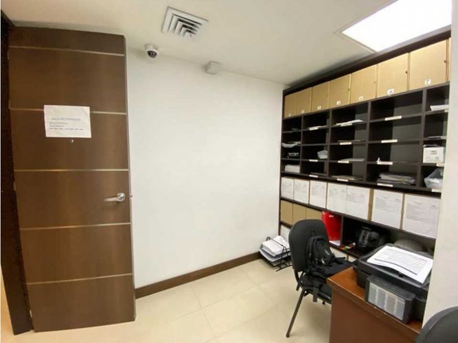 Oficina en venta en Aeroparque Juan Pablo Ii, Medellín, 728 m² · foto 2 de 24