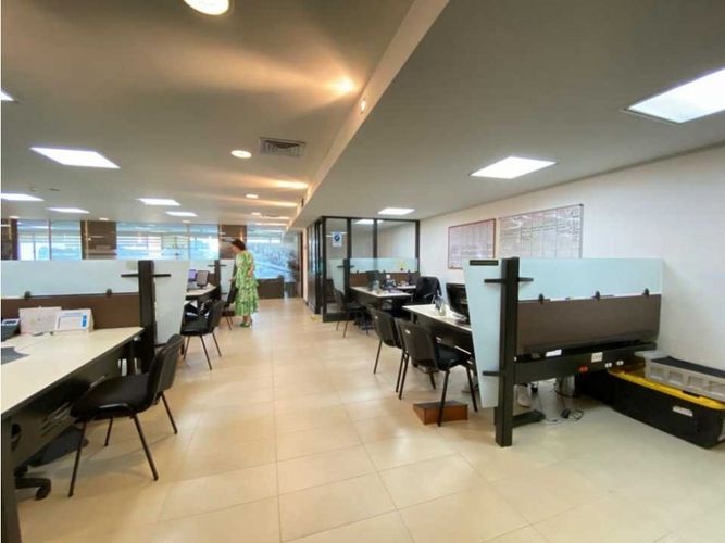 Oficina en venta en Aeroparque Juan Pablo Ii, Medellín, 728 m² · foto 4 de 24