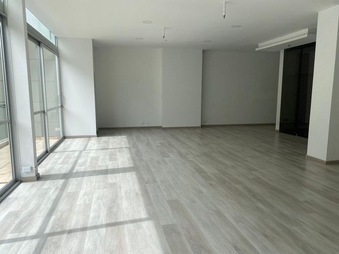 Oficina en arriendo en El Poblado, Medellín, 130 m² · foto 8 de 18