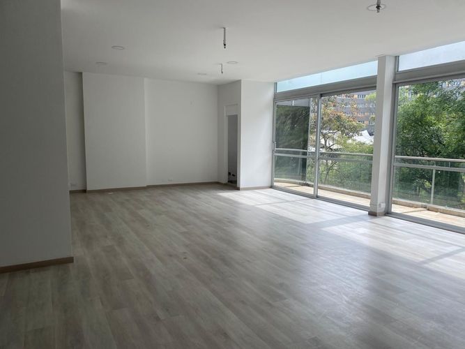 Oficina en arriendo en El Poblado, Medellín, 130 m² · foto 4 de 18