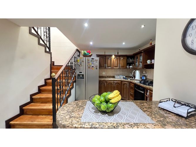 Casa de 5 alcobas en venta en San Antonio De Pereira, Rionegro, 142 m² · foto 5 de 9