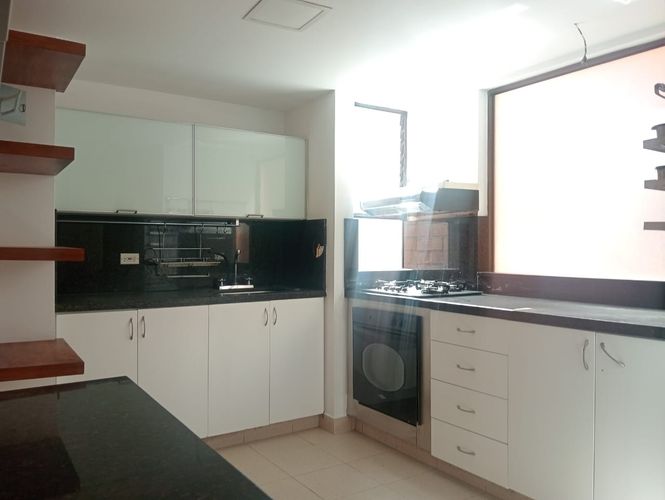 Apartamento de 3 alcobas en arriendo en Laureles, Medellín, 120 m² · foto 8 de 16