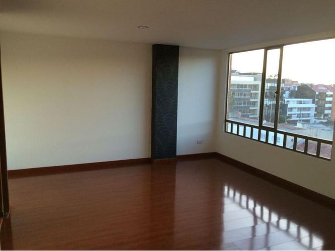 Apartamento de 3 alcobas en venta en Santa Barbara Central, Bogotá, 116 m² · foto 2 de 22