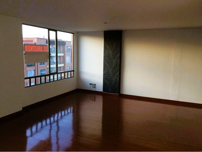 Apartamento de 3 alcobas en venta en Santa Barbara Central, Bogotá, 116 m² · foto 3 de 22