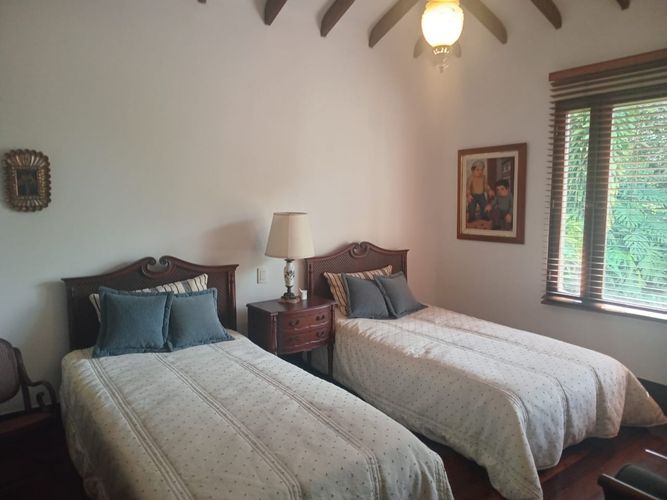 Casa de 3 alcobas en arriendo en El Poblado, Medellín, 400 m² · foto 11 de 15