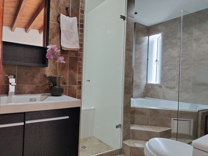 Casa de 4 alcobas en venta en El Poblado, Medellín, 230 m² · foto 16 de 19