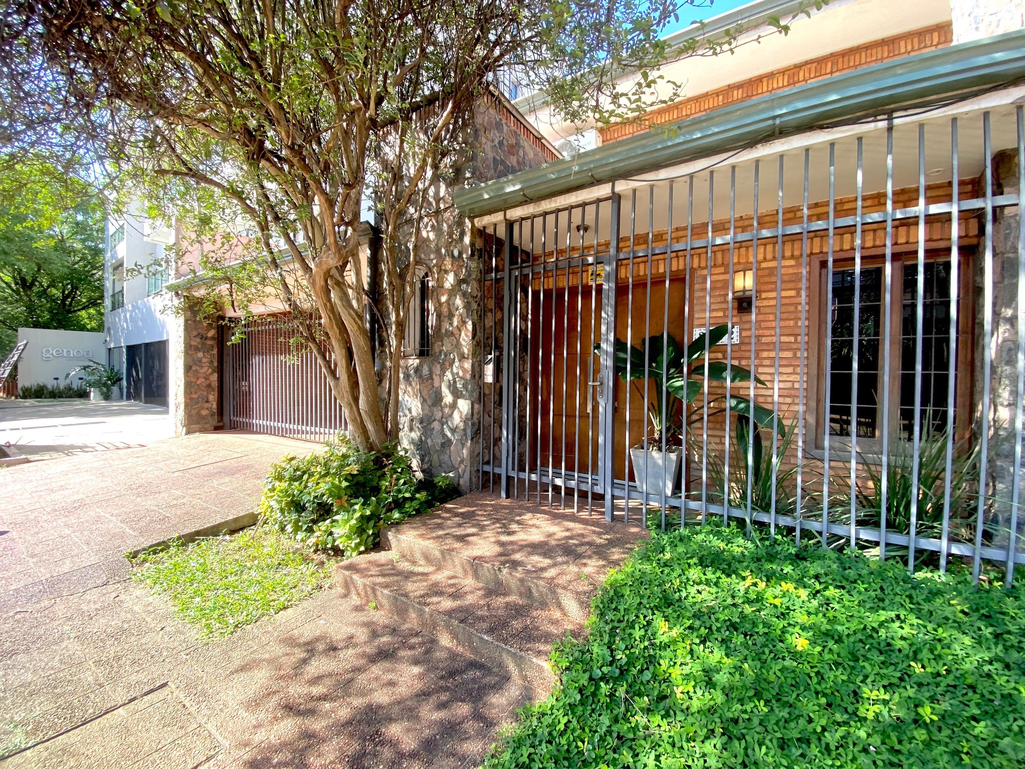 VENDO exclusiva Residencia en Carmelitas, en Ubicación Privilegiada — foto 3