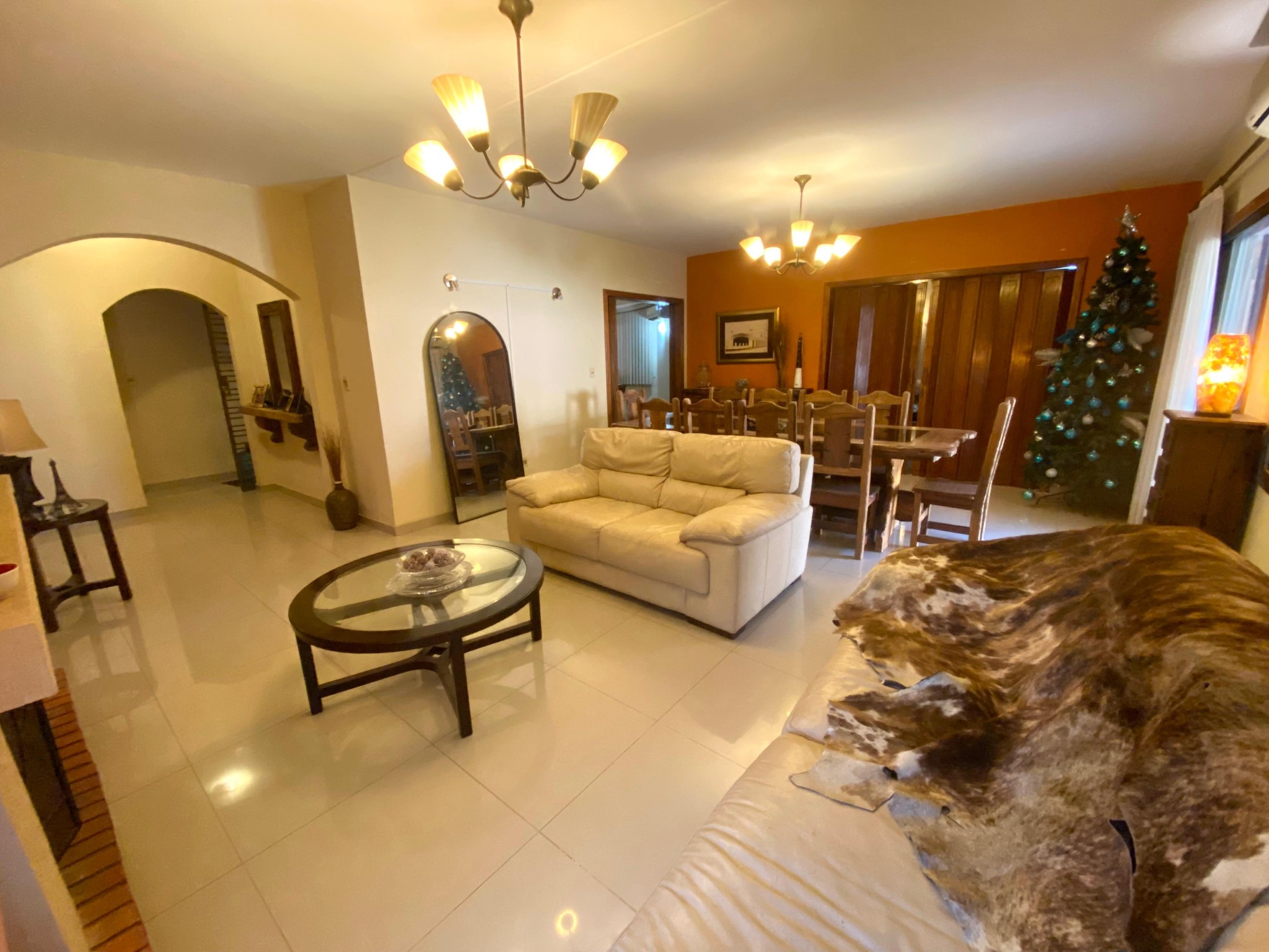 VENDO exclusiva Residencia en Carmelitas, en Ubicación Privilegiada — foto 2